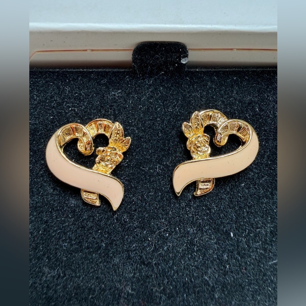 NIB Vintage AVON Pink Ribbon Heart Stud Earrings Gold Tone Surgical Steel 1996